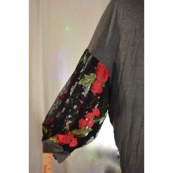 The Blue Briar Gray/ Rose Lace Top size 3X - Picture 4 of 5